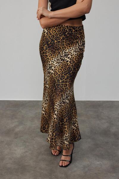 Moca Ross Satin Skirt Leopard