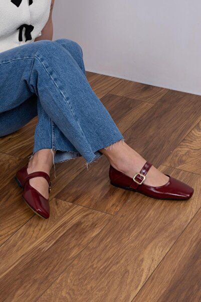 sovrana Arched Blunt, Toe, Ballerina and Burgundy Wrinkled Patent Leather