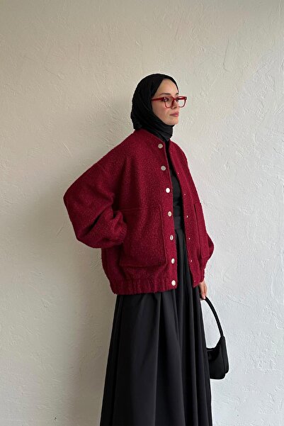 Moca سترة هيل بومبر باللون الأحمر الداكن