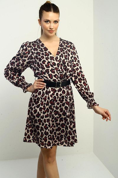 By Saygı Rochie scurtă din satin cu imprimeu leopard, cu guler dublu, cu centură în talie