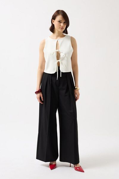 MODA Μπλούζα Vera Lace Detail με χαμηλό κοψίδι
