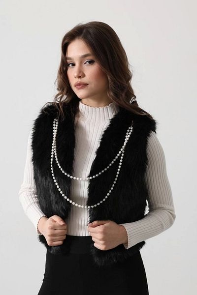 Butik Vest with Pearl Necklace in Black