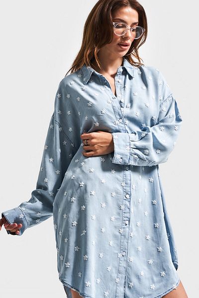its basic Women's Snow Denim Color 1S5-3 Flower Embroidered Oversize Design Denim Shirt