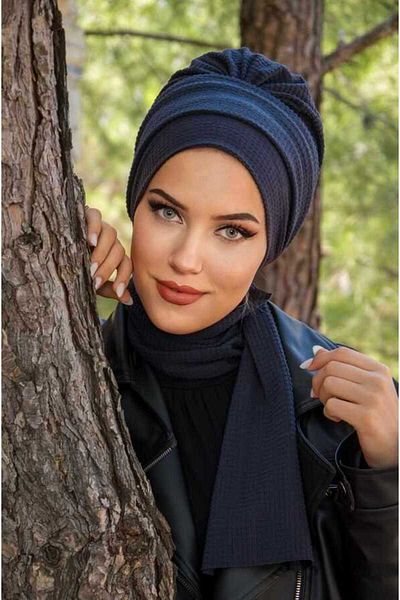 Aişe tesettür وشاح شتوي باللون الأزرق الداكن