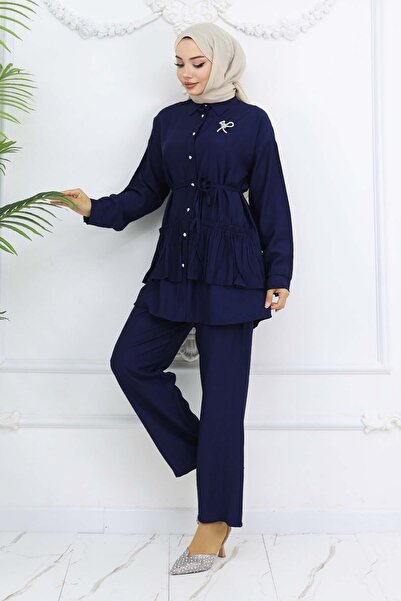 benguen Red 4793 Double Suit with Brooch Detail