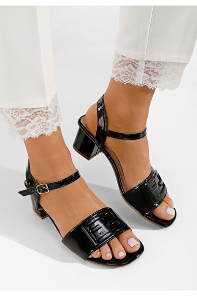 B T Shoes Черни сандали с дебел ток Izara B