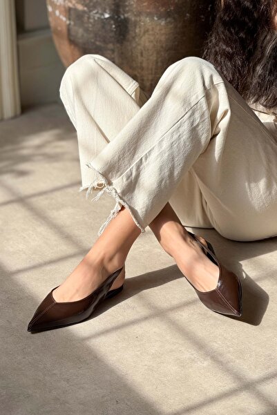 NİŞANTAŞI SHOES Dámské baleríny na krátkém podpatku s hnědým vzorem z lakované kůže