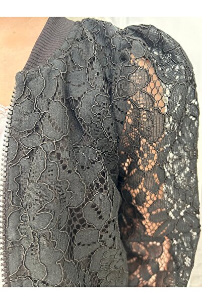 By Piera Детско яке с дантела и бомбър