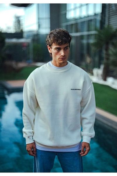 leyla sanat sanata yeni bir bakış açısı Leyla a New Perspective on Art Winter Crew Neck Oversize Printed Sweatshirt - White