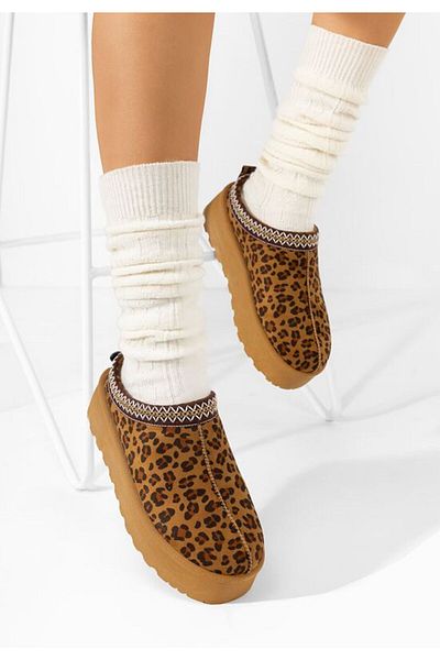 B T Shoes Comfy leopard platform slippers