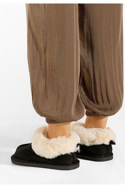 B T Shoes Black women's slippers Olaria