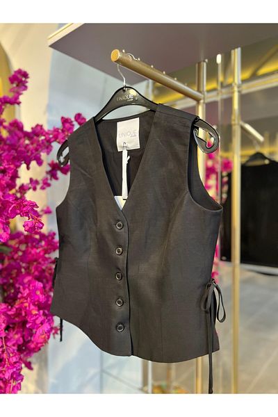 Unique - Short Vest with Laces on the Sides