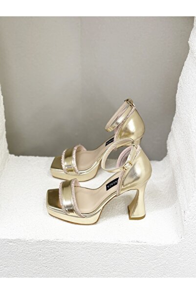 NUR KARACA 25Y8460 TEK BANTLI 11CM PLATFORM TOPUKLU AYAKKABI KADIN