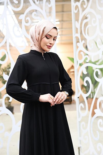 Modamorfo Μαύρη φανέλα με χτενισμένη μέση, μανίκια με επένδυση ώμου και ελαστικά μανίκια