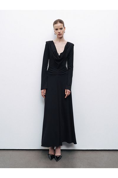 Nocturne فستان ماكسي مع تفاصيل إكسسوارات مبطنة