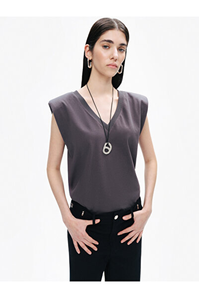 Nocturne V-Neck Padded T-Shirt