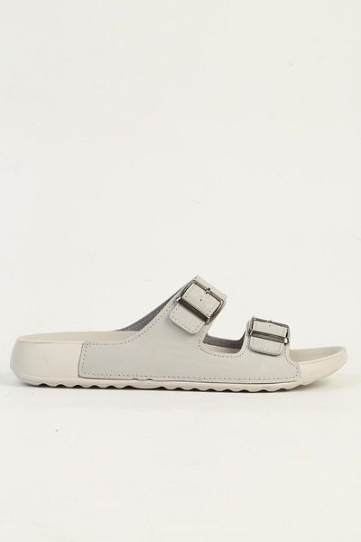 Benetton Bn-1418 شباشب نسائية