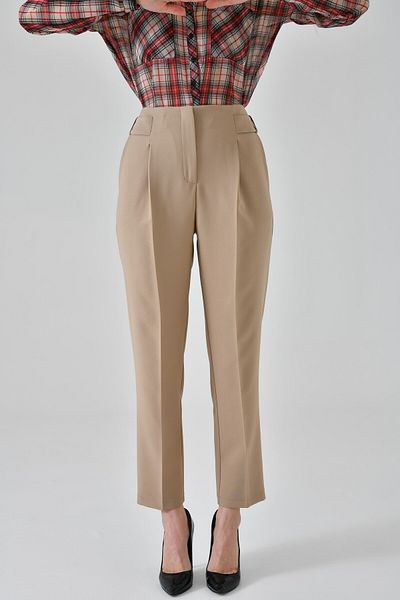 Saade Mink Pleated Carrot Cut Belt Detailed Trousers