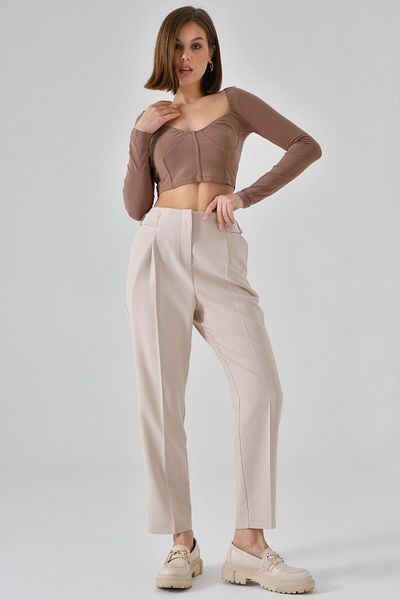 Saade Stone Pleated Carrot Cut Belt Detailed Trousers