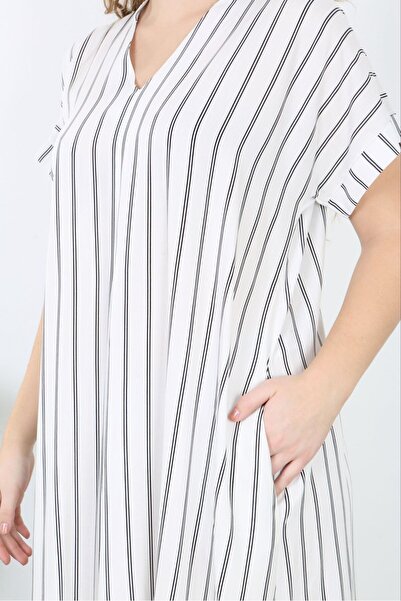 Şans Λευκή βισκόζη V-λαιμόκοψη - Μπροστινό πλισέ με σκίσιμο στο πλάι Ριγέ μακρύ φόρεμα (Plus Size) 65N38739