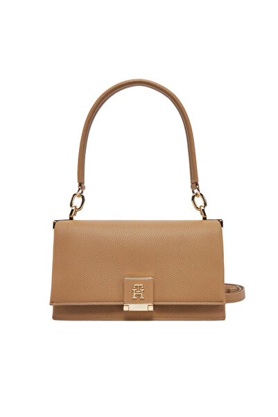 Tommy Hilfiger حقيبة كتف نسائية بنية اللون بشعار TH ذهبي وحزام كتف قابل للإزا...