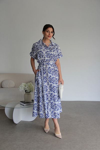 Askı Nişantaşı Rochie cămașă cu imprimeu cu gresie albă și albastră, cu nasturi în sus și curea