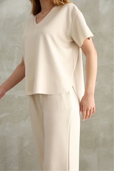 02Lady Fashion Modal Fabric V-Neck Short Track Suit