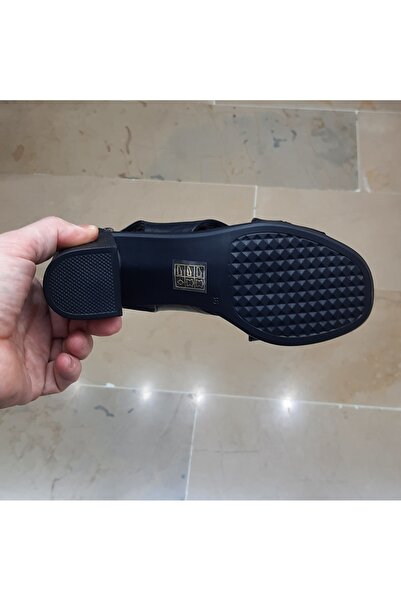 ENZO KADIN İÇİ-DIŞI HAKİKİ DERİ ANATOMİK TABAN KALIN TOPUKLU AÇIK AYAKKABI