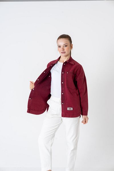 VerdeBlanco Cămașă din denim gros brodat cu buzunar roșu Claret