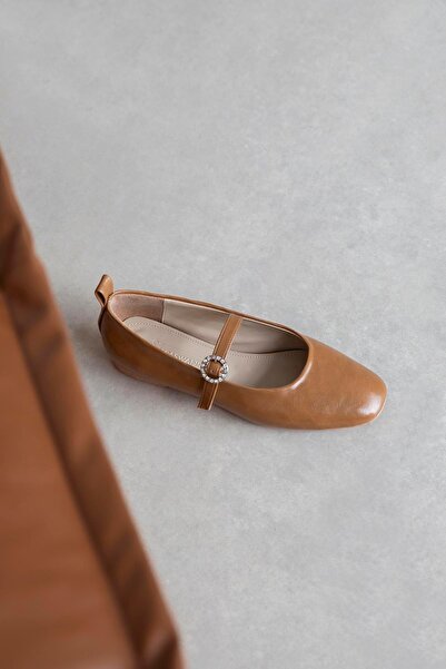 STRASWANS Women's Belt - Wrinkled Leather Detail Babet Camel