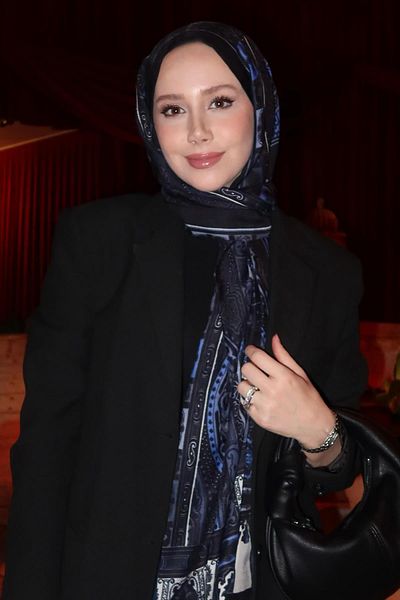 carell Feyza Hakyemez's Choice Deep Indigo Early Silk Shawl