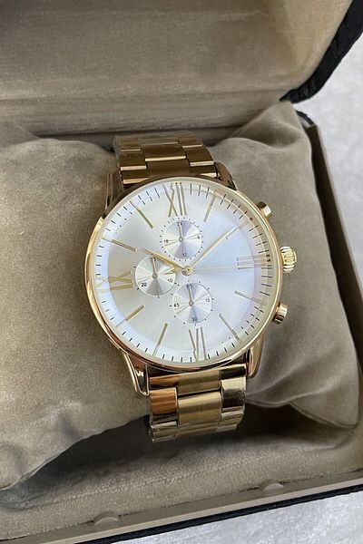 Leerybee Complete Your Style with Gold Color Dazzling Men's Wristwatches!