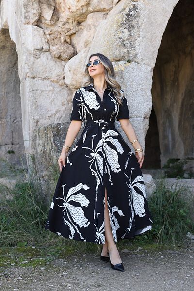 bytugcekaya Φόρεμα πουκάμισο με γιακά πόλο με μαύρο λουλούδι