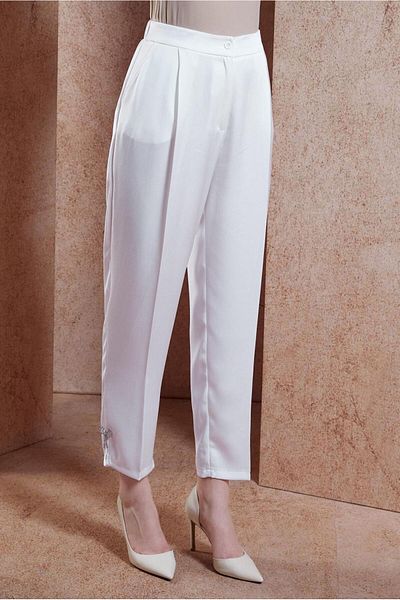 Alvina 70741 Pantaloni morcovi cu textura satinata model