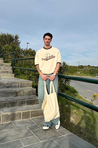 Flaw Wear تي شيرت Sunset Valley مطبوع باللون البيج مقاس كبير