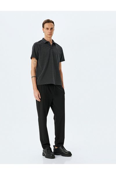 Koton Kurzärmliges, regulär geschnittenes, gestreiftes T-Shirt mit Polokragen aus Baumwollmischung mit Herzmuster