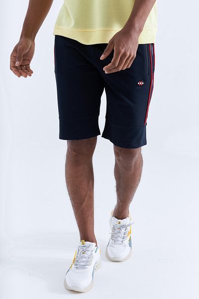 TOMMY LIFE Ανδρικό σορτς Navy Blue - Κόκκινη πλαϊνή ρίγα, Standard Fit - 81148