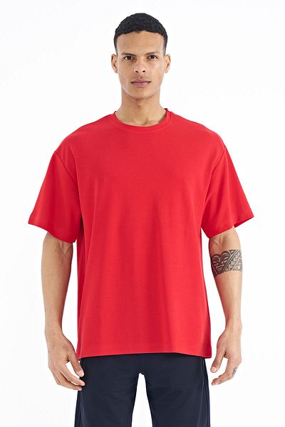 TOMMY LIFE Basic Oversize Men's T-shirt with Red Sleeve Emblem Detail - 88193