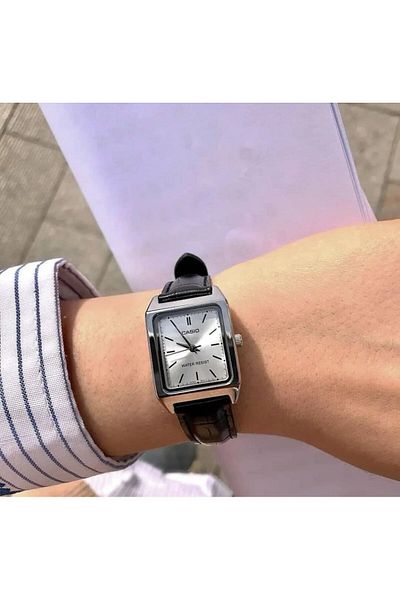 Casio Casio Women's LTP-V007L-7E1UDF 33mm Analog Watch with Leather Strap - Black
