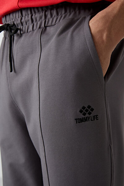 TOMMY LIFE Koyu Gri Pamuklu Yumuşak Dokulu Comfort Fit Nakışlı Erkek Jogger - 82123