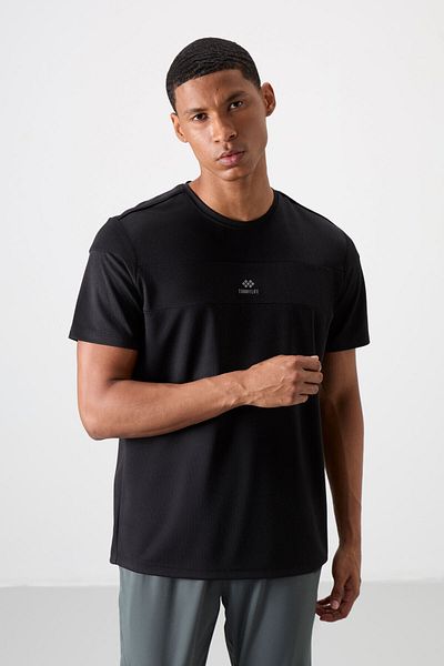 TOMMY LIFE Μαύρο αναπνεύσιμο μπλουζάκι με λεπτή ελαστική τυπική εφαρμογή ανδρικής απόδοσης - 88396