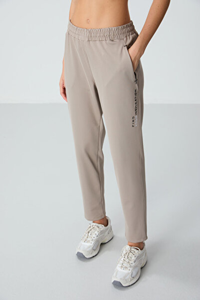 TOMMY LIFE Koyu Bej Kapüşonlu Gizli Cep Detaylı Standart Kalıp Kadın Eşofman Takımı - 95306