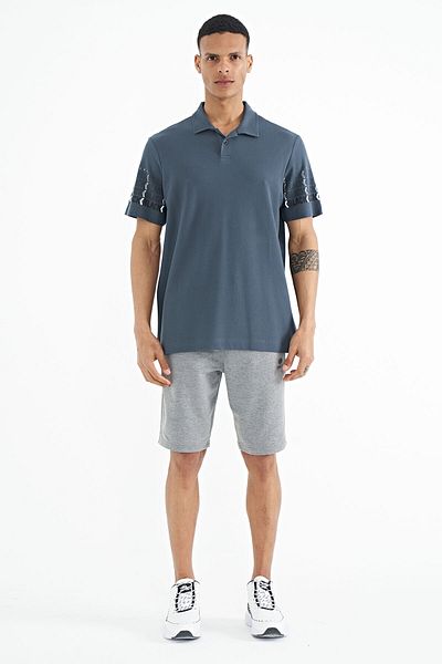 TOMMY LIFE Ανδρικό μπλουζάκι Forest Green Sleeve Print Λεπτομερές ανδρικό μπλουζάκι με λαιμόκοψη - 88240