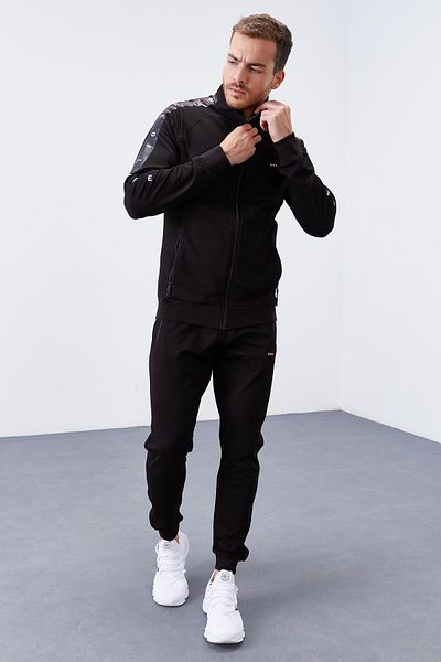 TOMMY LIFE Σετ ανδρικής φόρμας μαύρης στάθμης με ριγέ στάμπα με μανσέτες - 85150