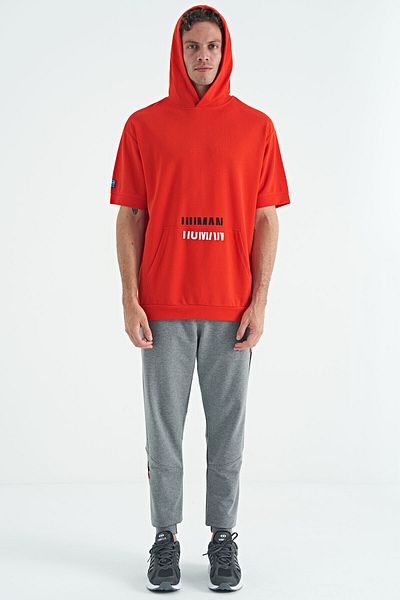 TOMMY LIFE Ανδρικό μπλουζάκι Fiesta Kangaroo Pocket Letter με κεντημένη κουκούλα - 88195