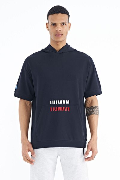 TOMMY LIFE Ανδρικό μπλουζάκι με κέντημα με κουκούλα σε μπλε καγκουρό - 88195