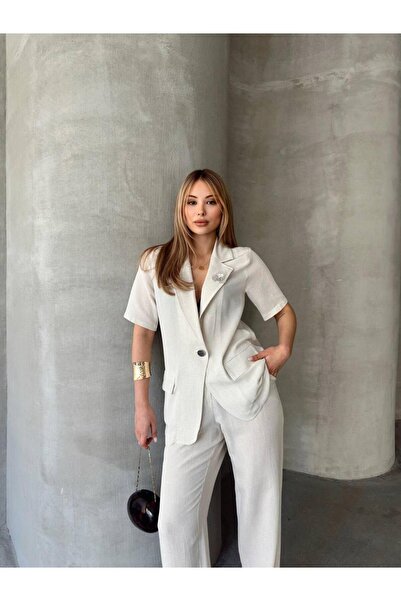 LE CARAMBOLE Women's Cream Brooch Short Sleeve Jacket and Pants Two Piece Set