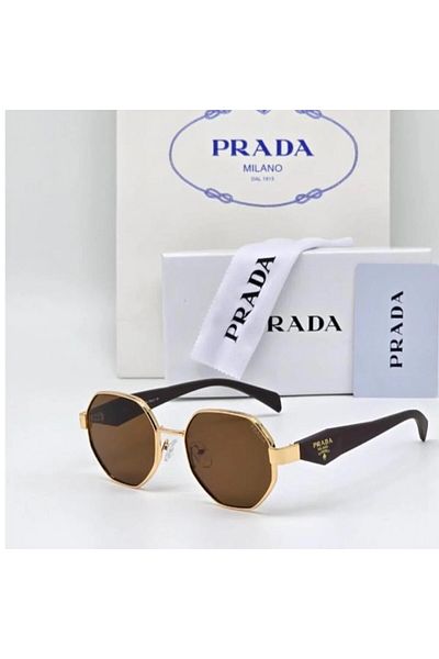 Prada Prada sunglasses with a luxurious and elegant design with accessories