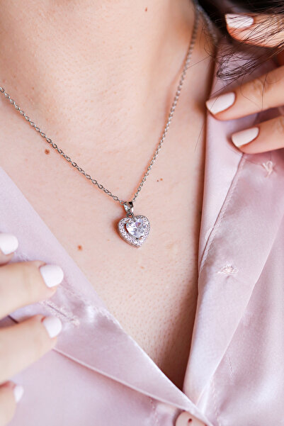 ATALYA ACCESSORY Beyaz Taşlı Gümüş Renk Kalp Modeli Çelik Kolye