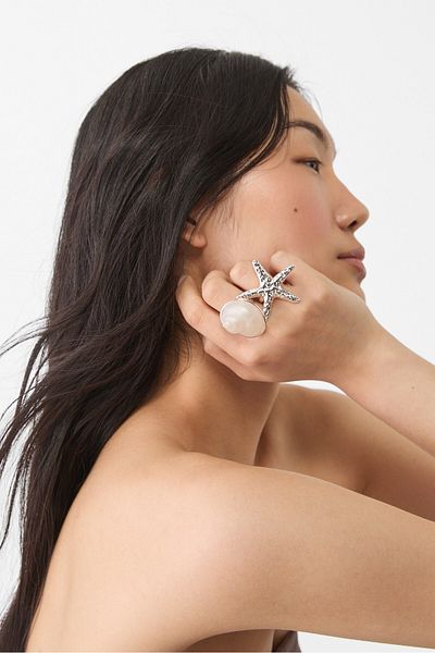 Stradivarius Set of 2 seashell and star rings